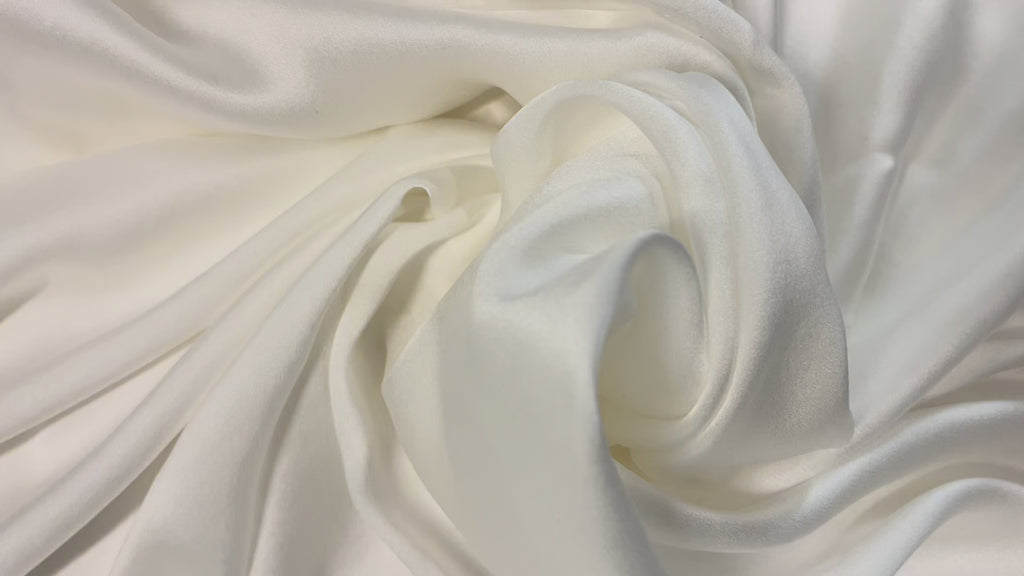 Sutra Charmeuse Dicuci Pasir Tanpa Pemutih — 16 Mommi, Lebar 140 cm